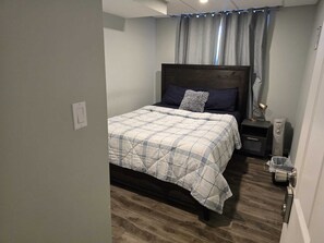 1 Schlafzimmer, Schreibtisch, WLAN, BettwÀsche