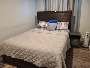 1 bedroom, desk, WiFi, bed sheets