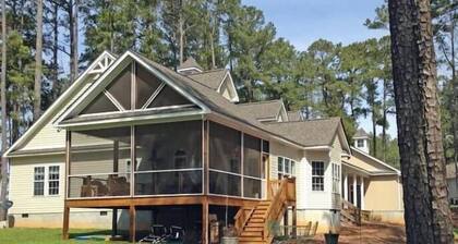 Lake Life Escape - The Point on Lake Gaston