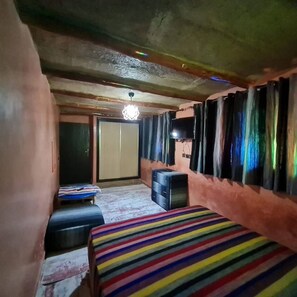2 habitaciones, tabla de planchar con plancha, wifi y ropa de cama 