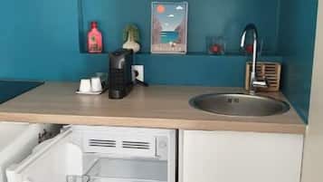 Micro-ondes, plaque de cuisson, cafetière/bouilloire