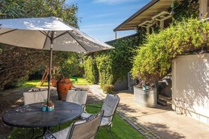 Unclassified image, 5 of 27, button