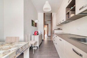 Fridge, microwave, oven, stovetop - Como 101, downtown (Como)