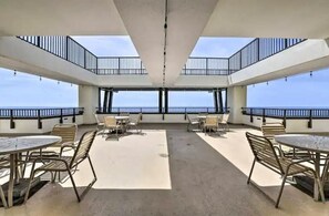 屋外ダイニングエリア