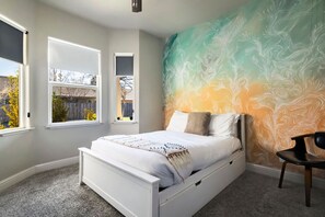 5 bedrooms, desk, iron/ironing board, travel crib
