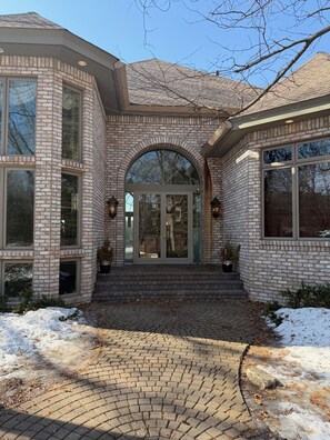 Unclassified image, 5 of 72, button