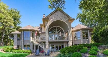 Beautiful Lake home with 6 person sauna