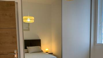 1 chambre, fer et planche Ă repasser, Wi-Fi, draps fournis