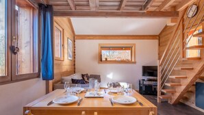 Interior - Alpine Escape Facing the Aiguille du Midi (Chamonix-Mont-Blanc)