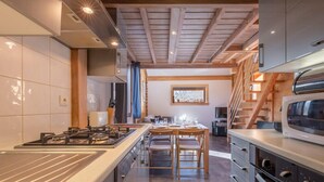Coffee/tea maker, fridge, microwave, oven - Alpine Escape Facing the Aiguille du Midi (Chamonix-Mont-Blanc)