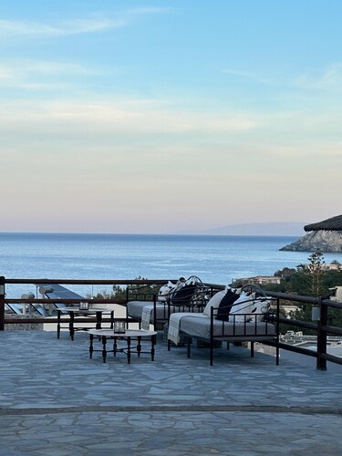 Thalia Bloom Villa Apartments