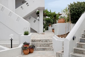 Exterior - Thalia Bloom Villa Apartments  (Malevizi)