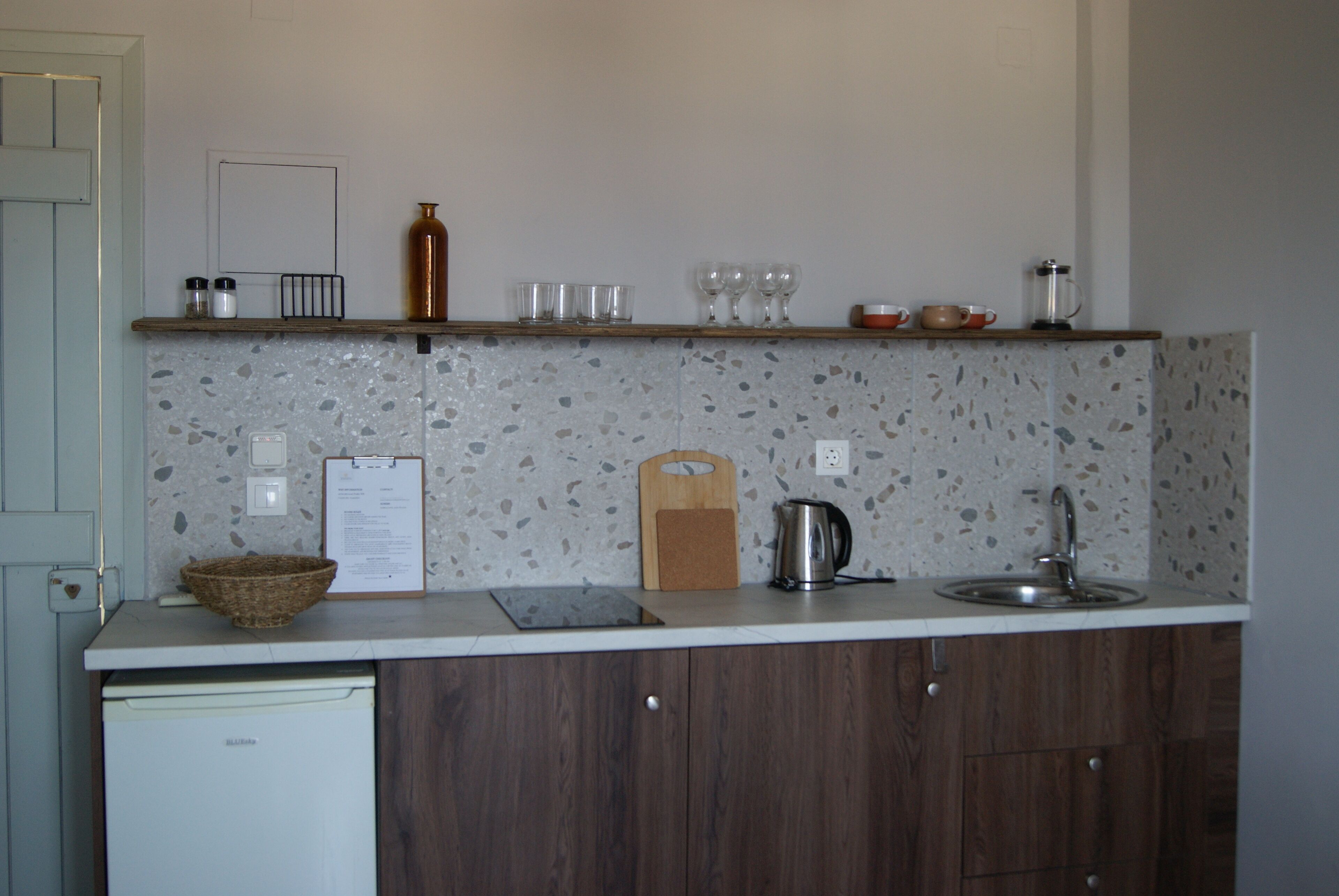 스탠다드 트윈룸, 정원 전망 | 전용 주방 | 냉장고, 쿡탑, 조리 도구/접시/주방 기구, 키친타월