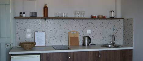 Standard Twin Room, Garden View | Private kitchen | Fridge, stovetop, cookware/dishes/utensils, paper towels