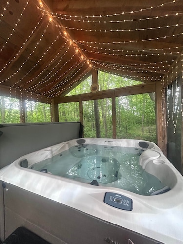Lakefront Cabin w/ Hot Tub Near Cuyuna Trails In Crosby, MN