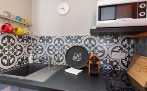 Fridge, microwave, coffee/tea maker - Norman studio in city center (Honfleur)