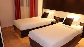 Habitación estándar con 1 cama doble o 2 individuales, baño privado | 1 dormitorio, minibar, espacio para trabajar con un portátil
