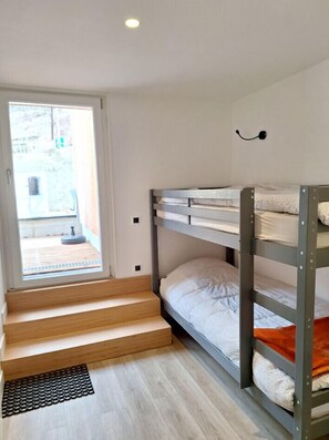 2 bedrooms, iron/ironing board