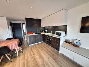 Køleskab, mikrobølgeovn, ovn, opvaskemaskine