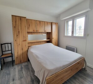 1 chambre, fer et planche à repasser, Wi-Fi