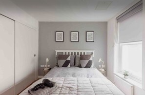 1 bedroom, iron/ironing board, free WiFi, bed sheets - 3Bed Apartment in the Heart of SOHO (London)