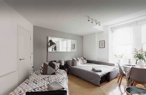 1 slaapkamer, een strijkplank/strijkijzer, gratis wifi, beddengoed