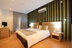 Standard Double Room, Pool View | Free WiFi - Lobito Guest Houses (Lobito)
