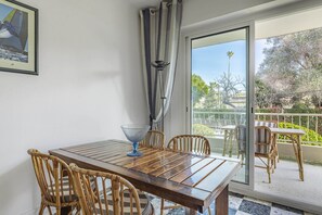 Dining - In the heart of the Cap d'Antibes lovely flat (Antibes)