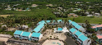 Perfect Beach Front Condo with Pool