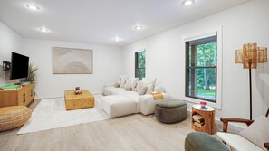 Smart TV, fireplace