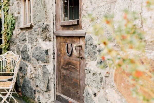 تفاصيل الفندق من الخارج