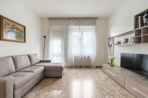 Smart TV - Como 68, Elegant apartment in the center of Como, 3 minutes from the historic center (Como)