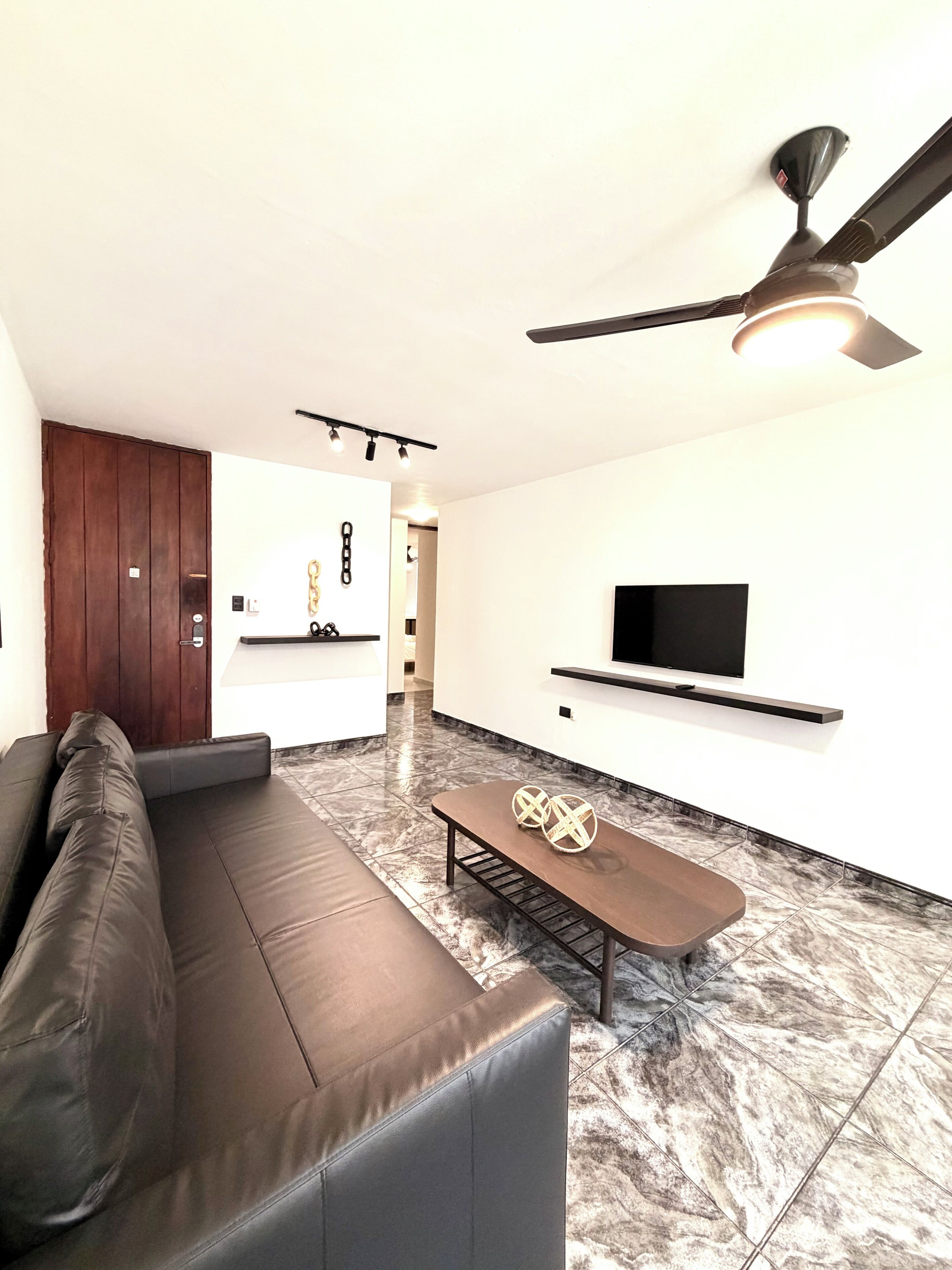 Appartamento, vista montagna ((H3-1)) | Area soggiorno | Smart TV 42 pollici con canali digitali, Netflix, Hulu
