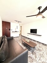 Apartment Mountain View (H3-1) | Living area | 42-inch Smart TV with digital channels, Netflix, Hulu