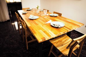 Apartment, Mountain View (H4-2) | In-room dining