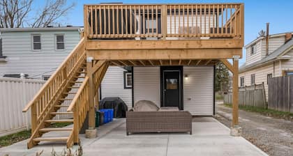 Welcome To Our Modern 2Bdrm/1Bth w/ Laundry/BBQ