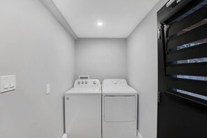 Interior - Welcome To Our Modern  2Bdrm/1Bth w/ Laundry/BBQ (Welland)