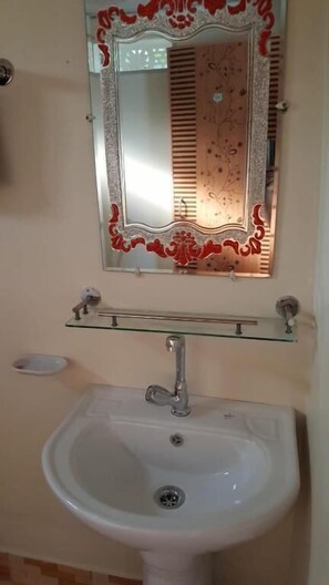 Family Double Room, Pool View | Bathroom