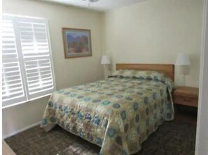 2 bedrooms, iron/ironing board, WiFi, bed sheets - Coachella Festival Ready. (Indio)