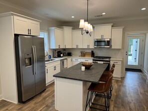 Micro-ondes, four, plaque de cuisson, lave-vaisselle