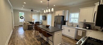 Brand New Gameday Getaway! Less than 3 miles from Campus.