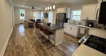 Brand New Gameday Getaway! Less than 3 miles from Campus.