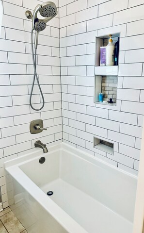 Hair dryer, towels, soap, shampoo - Beautiful farmstay minutes from I-65  and Smith Lake. Plenty of boat parking (Cullman)