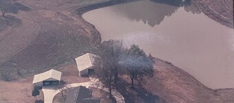 Beautiful farmstay minutes from I-65  and Smith Lake. Plenty of boat parking