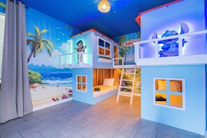 7 bedrooms, iron/ironing board, WiFi, bed sheets