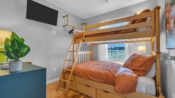 2 slaapkamers, een strijkplank/strijkijzer, gratis wifi, beddengoed