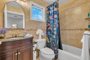 Hair dryer, towels, soap, shampoo - Prof Cleaned | Towels+Bedding | Keurig | Fast WiFi (Seaside Heights)