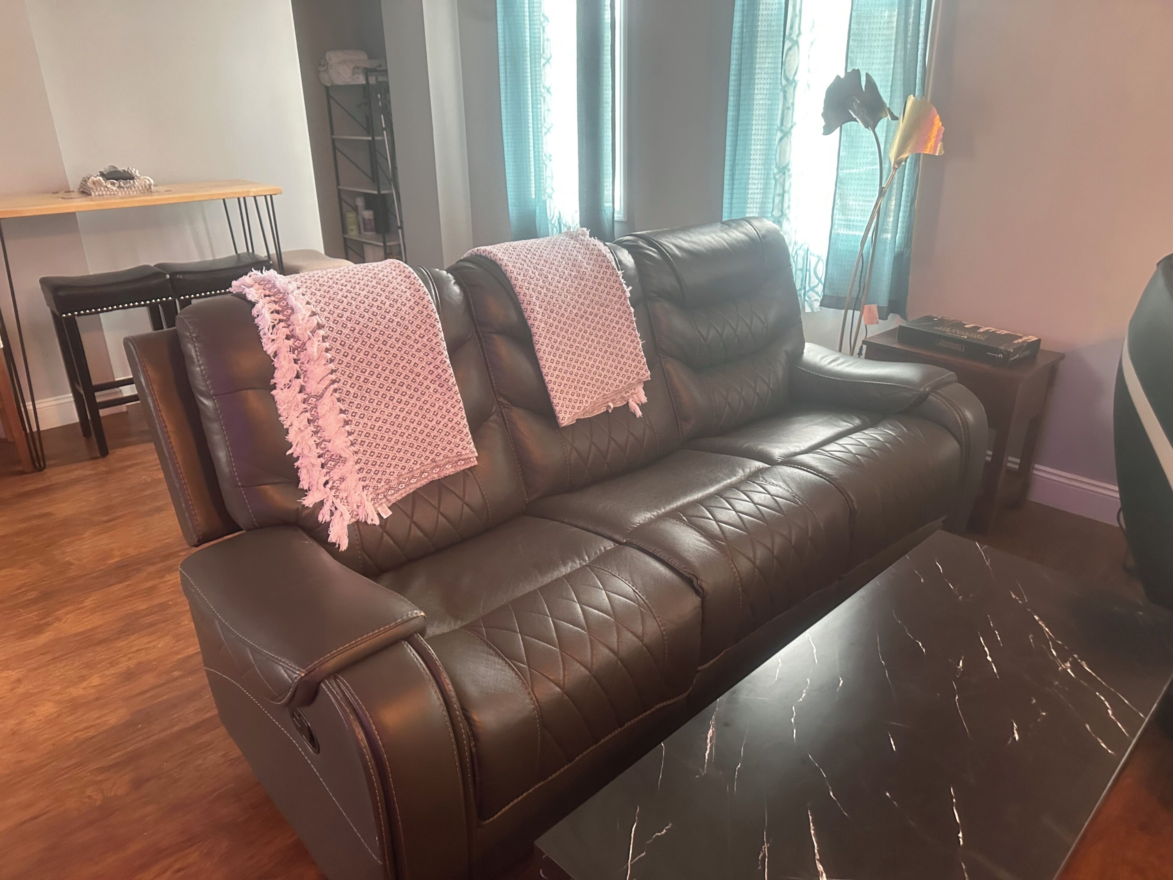 Smart TV, chimenea, videojuegos y futbolito 