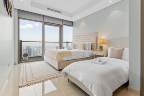 2 habitaciones, caja de seguridad en la habitación y escritorio 