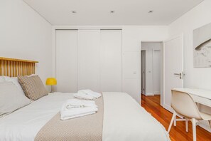 3 bedrooms, desk, iron/ironing board, WiFi